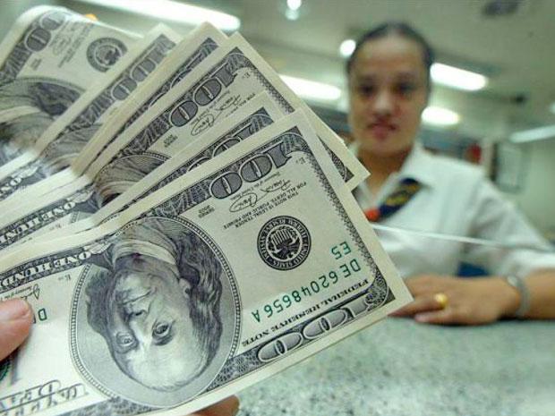Dólar se vende en 17.60 pesos en aeropuerto capitalino