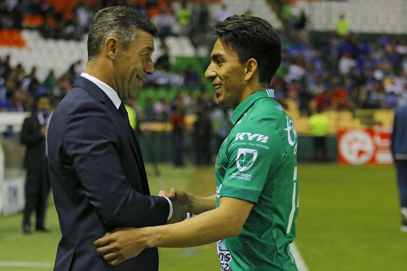 Mena tenía contrato para renovar pero fue él quien decidió irse: Caixinha