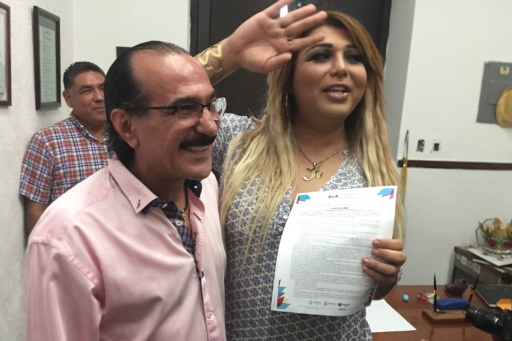 Niegan registro de 'chica trans' como candidata a Reina del Carnaval de Veracruz