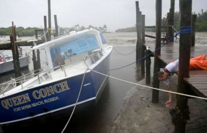 Por qué se retira misteriosamente el agua del mar antes de la llegada de Irma