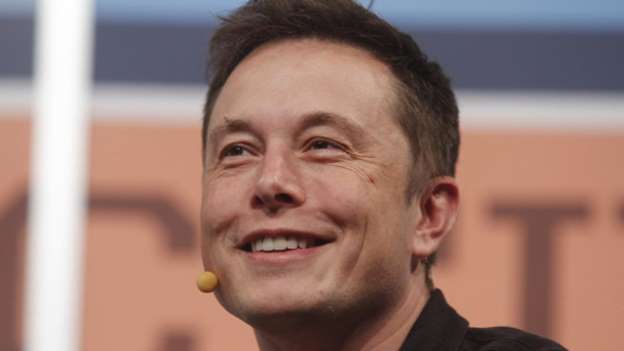 Tesla deja sin sueldo a Elon Musk, a menos que...