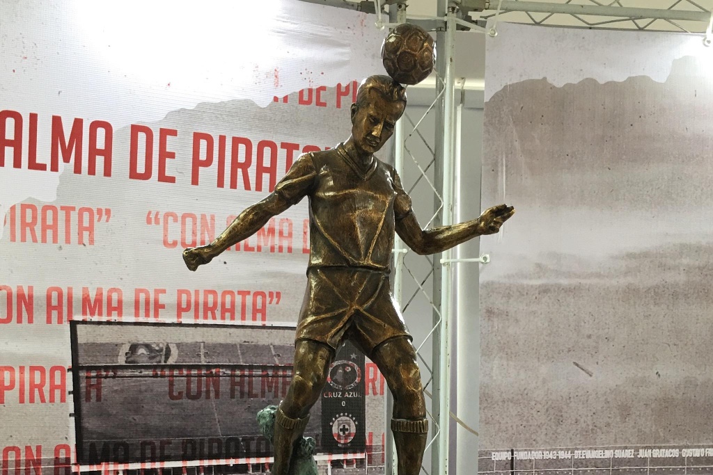 Abren votación para elegir la estatua del “Pirata” Fuente