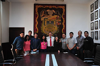 Respalda Américo Zúñiga al Grupo Cultural Búhos de la UV