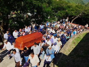 Despiden al Alcalde de Ixhuatlán y a su esposa