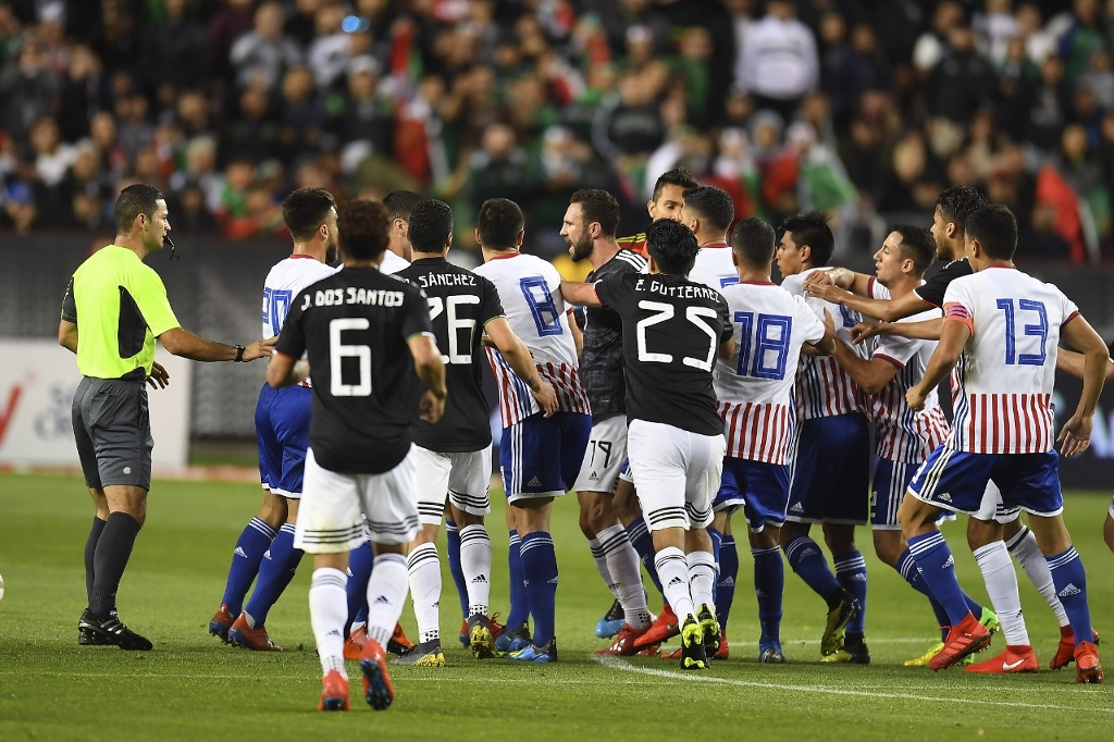Se disculpa Layún por conato de bronca con los paraguayos…