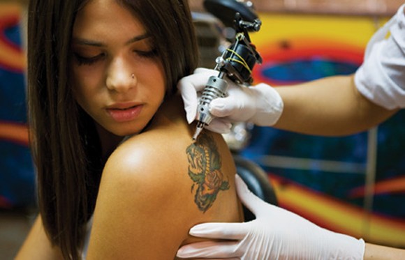 La tinta de los tatuajes afecta al sistema inmune
