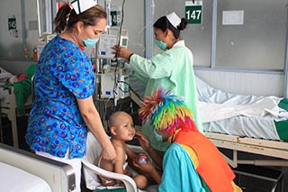 EU aprueba un histórico tratamiento contra la leucemia infantil