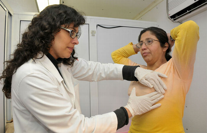 La UV promueve prevención de cáncer de mama