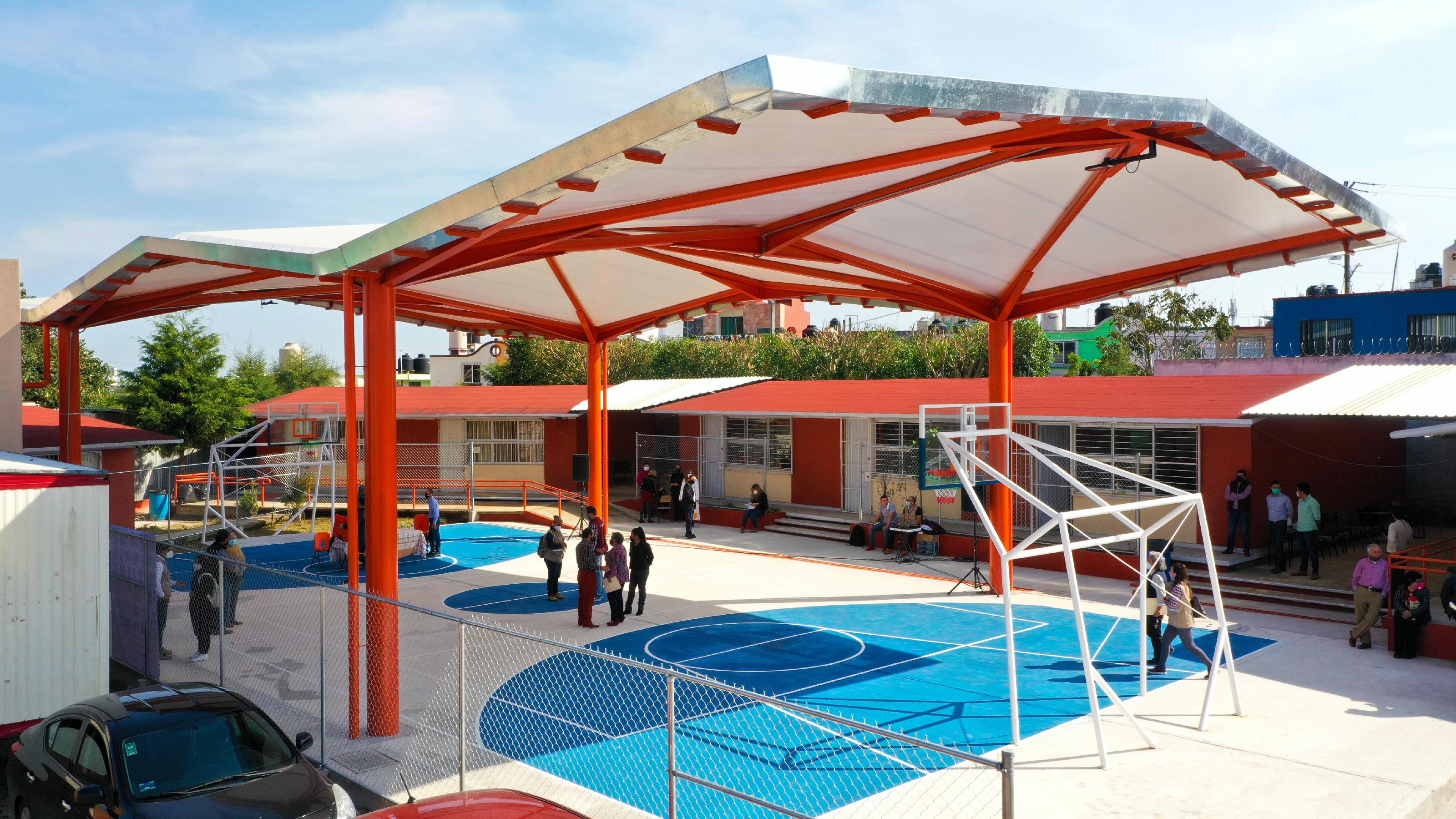 Entregan techado en telesecundaria de la colonia Miradores del Sumidero en Xalapa