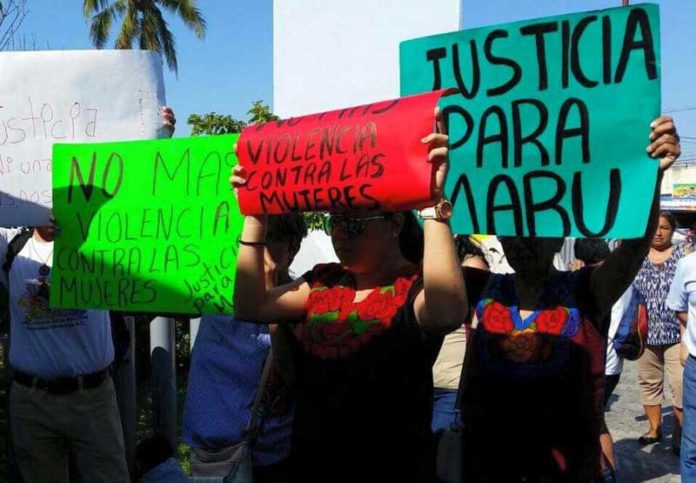 Exigen justicia para esposa apuñalada