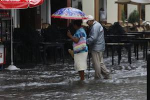 Persisten lluvias fuertes en la región