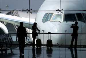 Aerolíneas rechazan multas por cobro de primera maleta