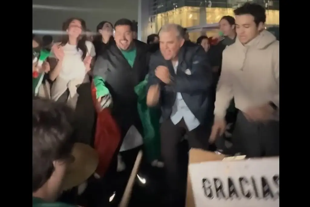 Aficionados mexicanos desvelan a la Selección de Ecuador previo a partido contra México (VIDEO)