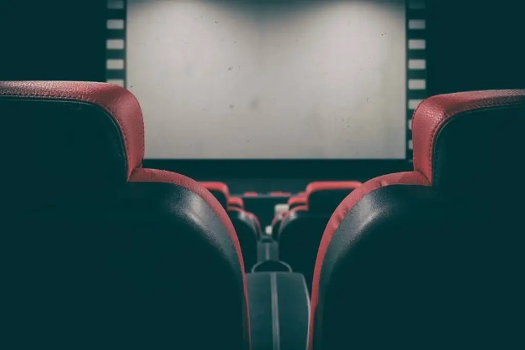 Recomiendan ver “El poder de la red”, un thriller sobre los secretos de Facebook