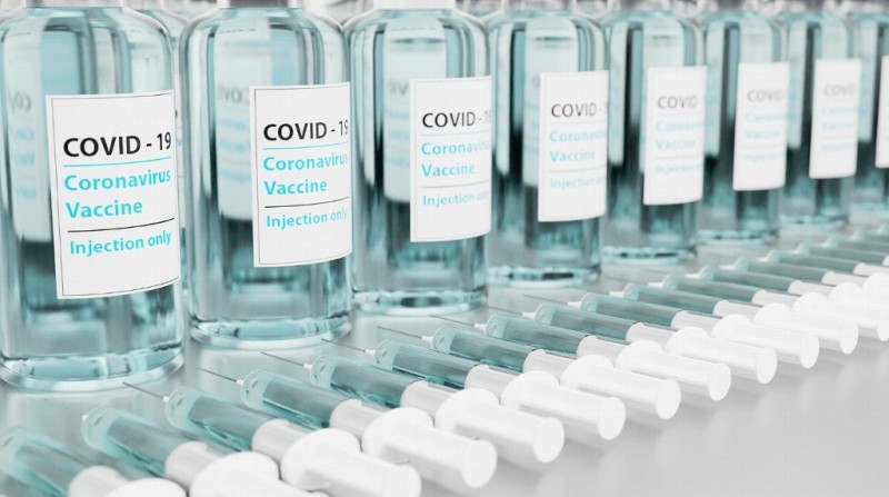 Detienen a dos enfermeras por robo de 500 vacunas contra COVID-19 en Bolivia