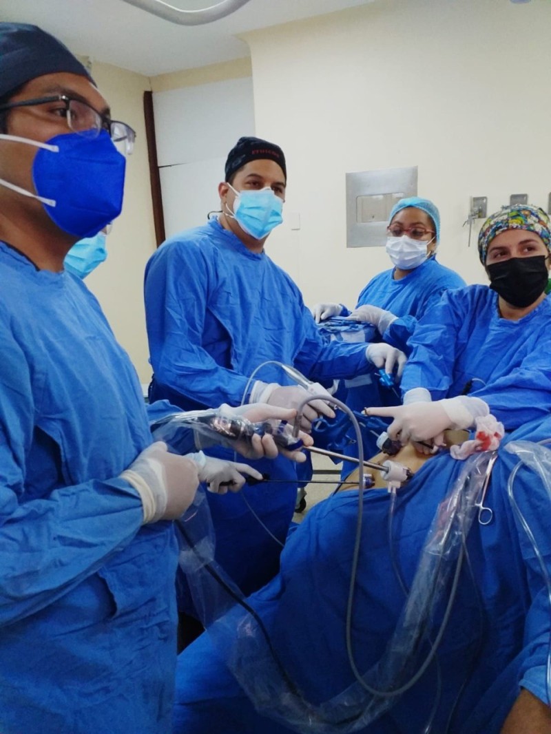 Especialistas del IMSS en Veracruz realizaron con éxito la primera gastrectomía oncológica laparoscópica a paciente con COVID-19